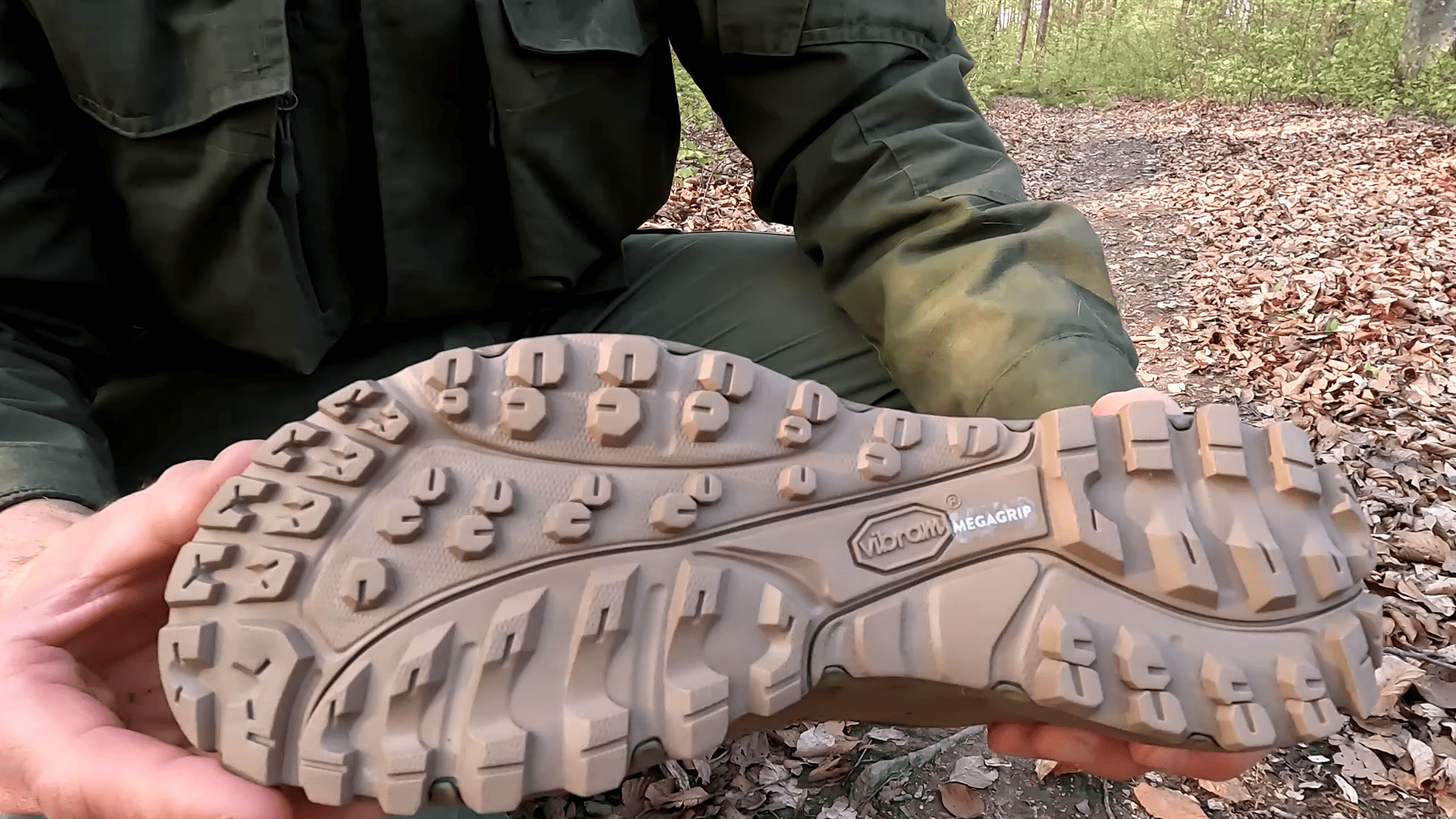 Odkrijte Selvatica Tactical Mid GTX škornje pri Opremljen.si, uradnemu zastopniku AKU za Slovenijo. Profesionalna obutev za vojaško in pohodniško uporabo.