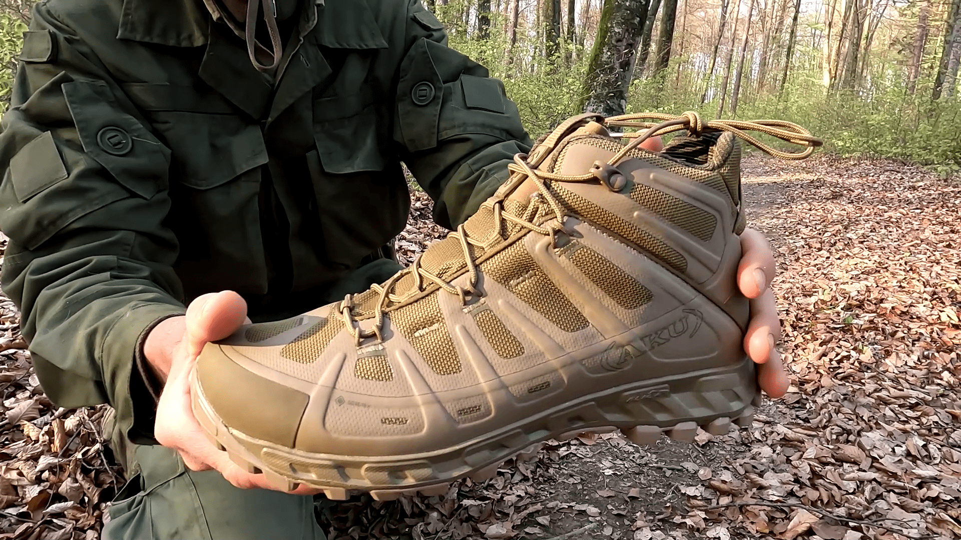 Odkrijte Selvatica Tactical Mid GTX škornje pri Opremljen.si, uradnemu zastopniku AKU za Slovenijo. Profesionalna obutev za vojaško in pohodniško uporabo.