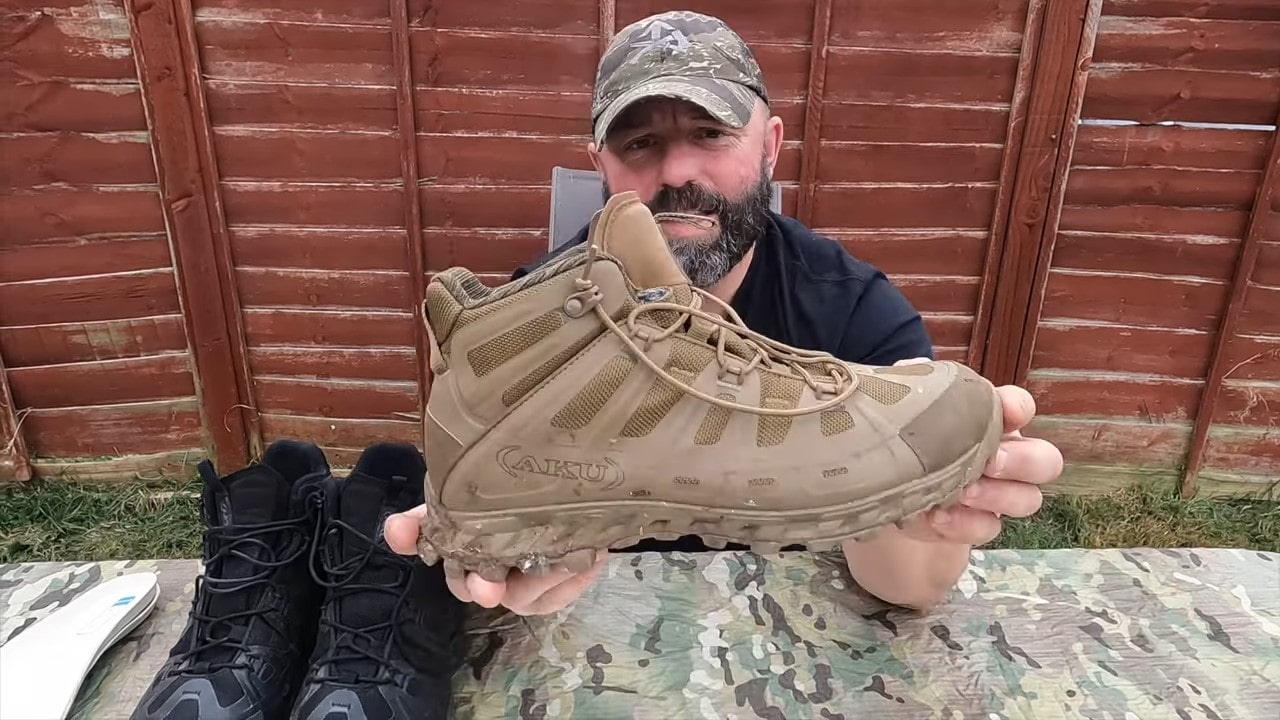 Odkrijte recenzijo Aku Tactical Skornja Selvatica Tactical Mid GTX. YouTube kanal Prepared Pathfinder razkriva vse o teh vodoodpornih in trpežnih taktičnih čevljih.