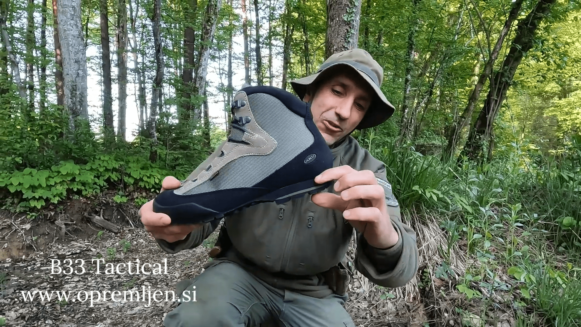 Kupite visoko kakovostno taktično obutev AKU Tactical NS 564 Spider II. Idealna izbira za profesionalce in avanturiste. Udobna, vzdržljiva in odličen oprijem za terenske aktivnosti. Sodoben dizajn in vrhunska izdelava za vse vremenske razmere.