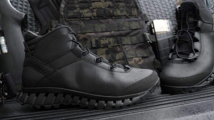  Zanesljivi in vsestranski AKU Tactical Urban Assault GTX škornji za urbana taktična udejstvovanja. Odkrijte najboljše srednje visoke taktične škornje zdaj!