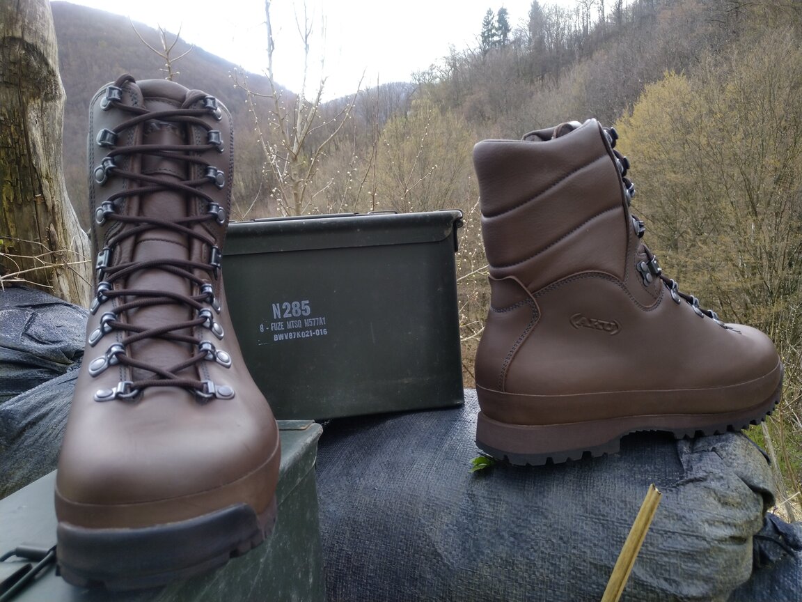 Odkrijte Aku Tactical škorenj Griffon GTX Combat Brown - vrhunsko taktično obutev za vsakdanjo uporabo v zimskih razmerah. Kvalitetni škornji za zahtevne razmere.