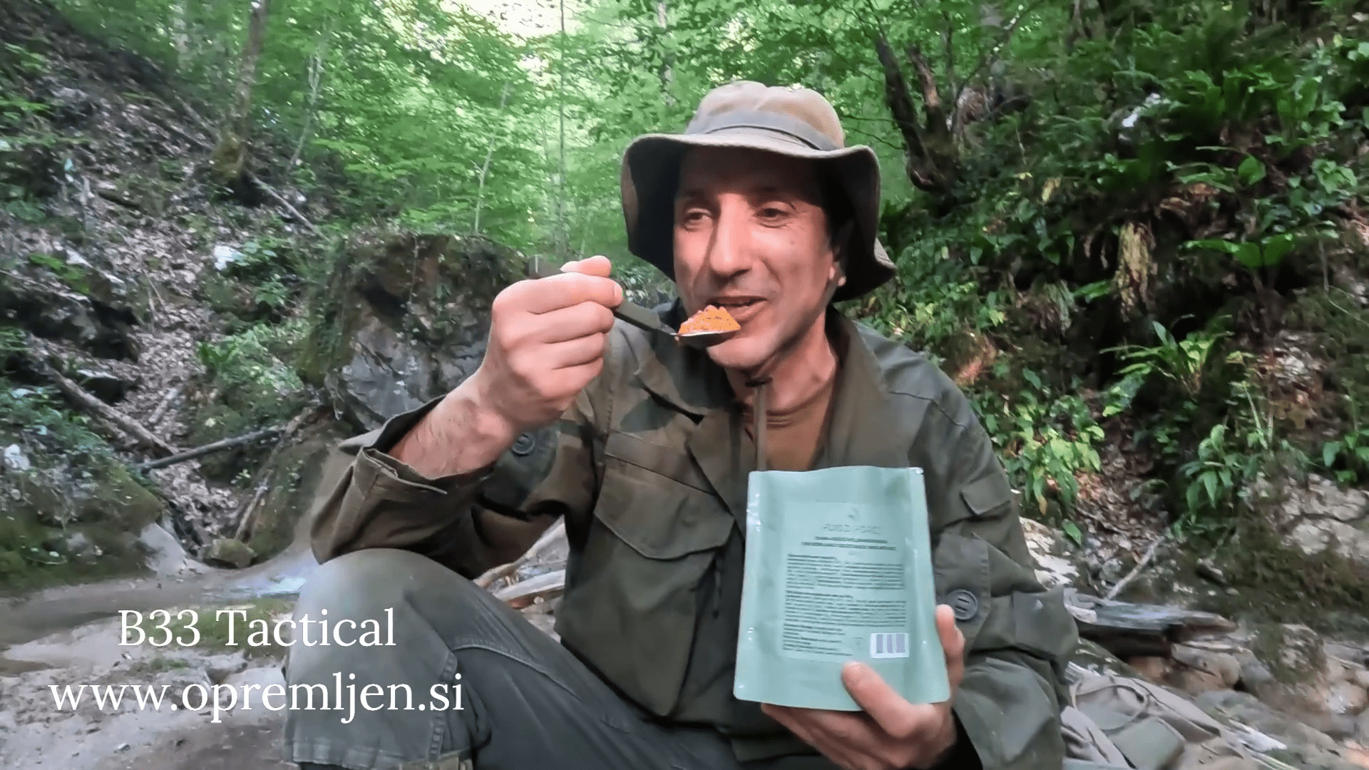 Odkrijte, kako vas Food Force wok s piščancem in zelenjavo navduši na vsakem izletu. Idealna hrana za ljubitelje narave, ki iščejo okus in hranljivost!