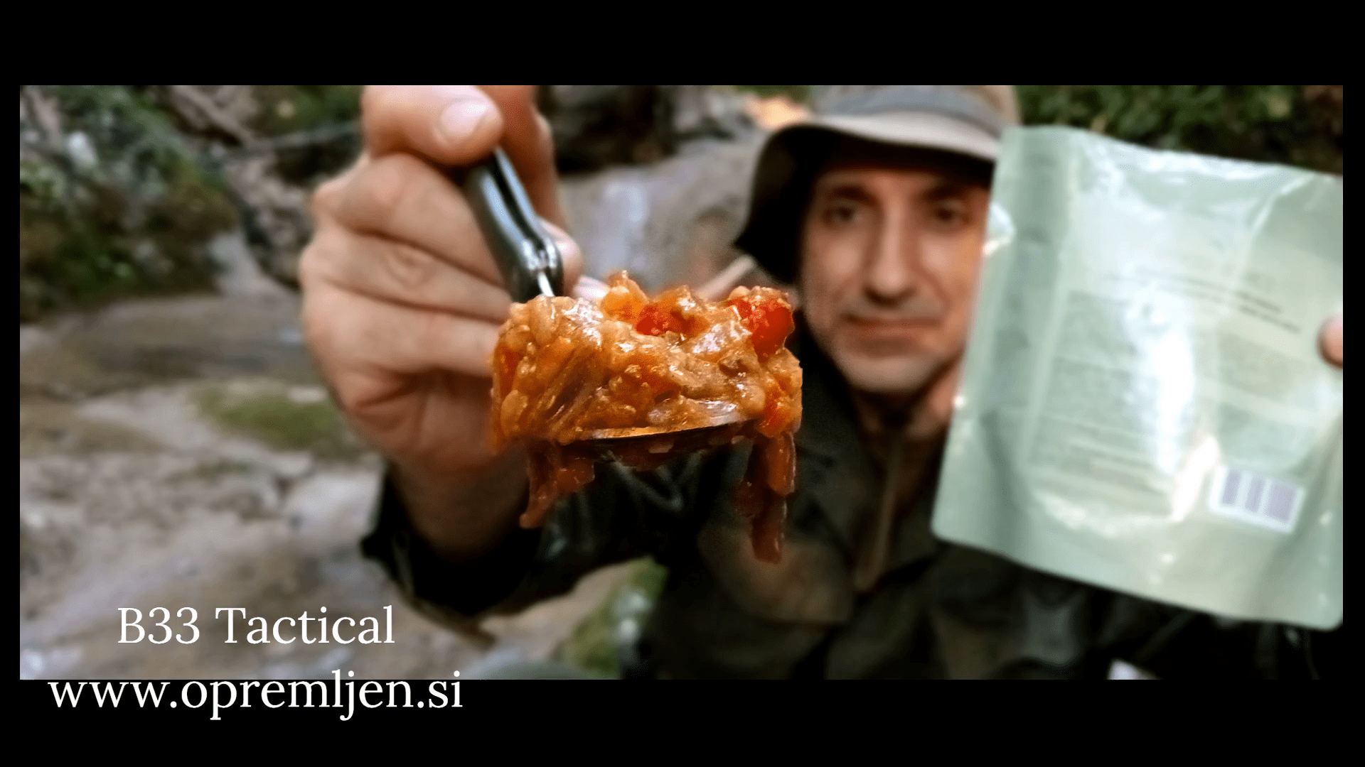 Odkrijte, kako vas Food Force wok s piščancem in zelenjavo navduši na vsakem izletu. Idealna hrana za ljubitelje narave, ki iščejo okus in hranljivost!