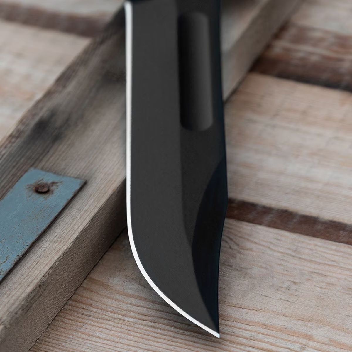 Odkrijte KA-BAR USMC, legendarni vojaški nož iz jekla 1095 Cro-Van. Izjemna trdnost, odpornost proti koroziji in ergonomski ročaj so le nekatere od prednosti tega noža. Preverite primere iz prakse in se opremite za avanture na prostem