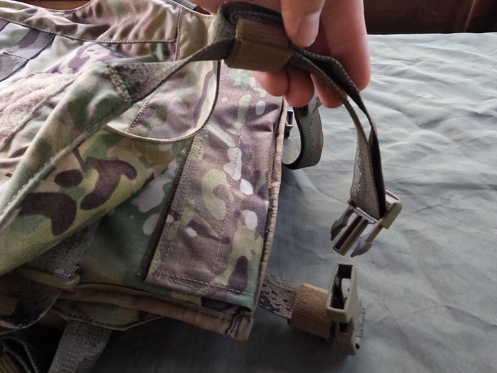 Izberite Karrimor SF Predator vojaški nahrbtnik za prenos oborožitve in streliva na Opremljen.si. Ta taktični nahrbtnik v coyote barvi je idealen za vojake in ljubitelje vojaške opreme. Zagotavlja vam prostornost, vzdržljivost in udobje med prenosom vaše 