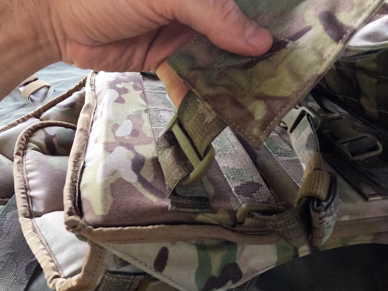 Izberite Karrimor SF Predator vojaški nahrbtnik za prenos oborožitve in streliva na Opremljen.si. Ta taktični nahrbtnik v coyote barvi je idealen za vojake in ljubitelje vojaške opreme. Zagotavlja vam prostornost, vzdržljivost in udobje med prenosom vaše 