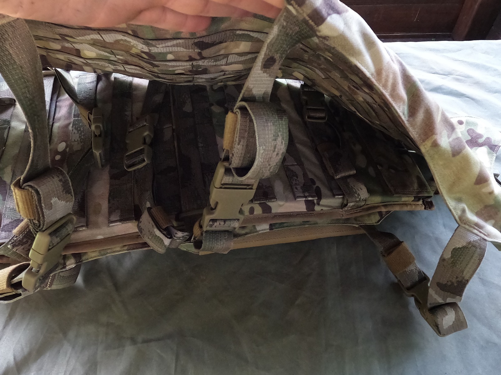 Izberite Karrimor SF Predator vojaški nahrbtnik za prenos oborožitve in streliva na Opremljen.si. Ta taktični nahrbtnik v coyote barvi je idealen za vojake in ljubitelje vojaške opreme. Zagotavlja vam prostornost, vzdržljivost in udobje med prenosom vaše 