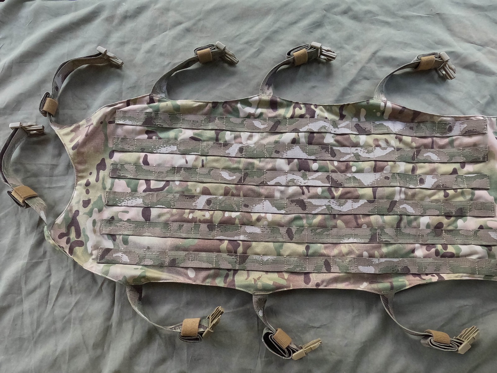 Izberite Karrimor SF Predator vojaški nahrbtnik za prenos oborožitve in streliva na Opremljen.si. Ta taktični nahrbtnik v coyote barvi je idealen za vojake in ljubitelje vojaške opreme. Zagotavlja vam prostornost, vzdržljivost in udobje med prenosom vaše 