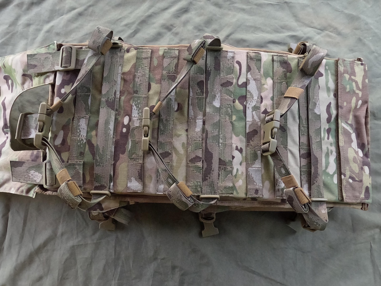 Izberite Karrimor SF Predator vojaški nahrbtnik za prenos oborožitve in streliva na Opremljen.si. Ta taktični nahrbtnik v coyote barvi je idealen za vojake in ljubitelje vojaške opreme. Zagotavlja vam prostornost, vzdržljivost in udobje med prenosom vaše 