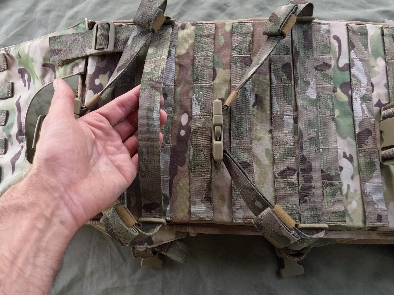 Izberite Karrimor SF Predator vojaški nahrbtnik za prenos oborožitve in streliva na Opremljen.si. Ta taktični nahrbtnik v coyote barvi je idealen za vojake in ljubitelje vojaške opreme. Zagotavlja vam prostornost, vzdržljivost in udobje med prenosom vaše 