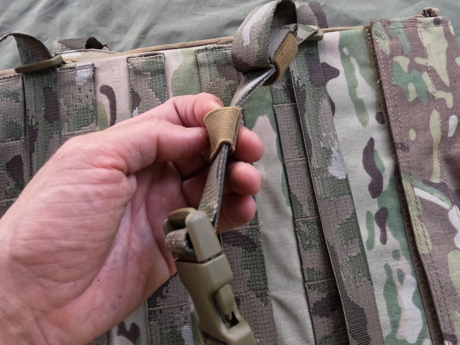 Izberite Karrimor SF Predator vojaški nahrbtnik za prenos oborožitve in streliva na Opremljen.si. Ta taktični nahrbtnik v coyote barvi je idealen za vojake in ljubitelje vojaške opreme. Zagotavlja vam prostornost, vzdržljivost in udobje med prenosom vaše 