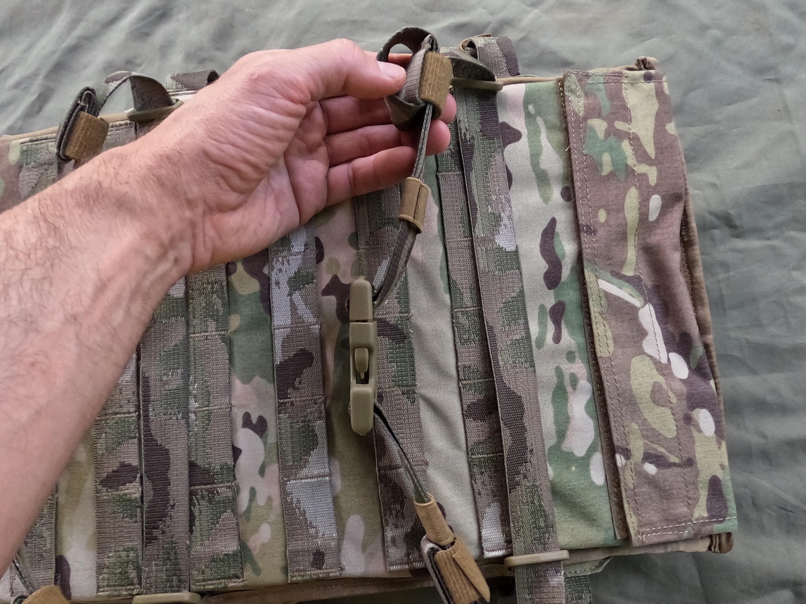 Izberite Karrimor SF Predator vojaški nahrbtnik za prenos oborožitve in streliva na Opremljen.si. Ta taktični nahrbtnik v coyote barvi je idealen za vojake in ljubitelje vojaške opreme. Zagotavlja vam prostornost, vzdržljivost in udobje med prenosom vaše 