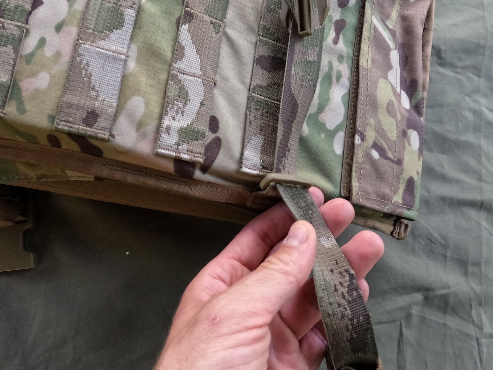 Izberite Karrimor SF Predator vojaški nahrbtnik za prenos oborožitve in streliva na Opremljen.si. Ta taktični nahrbtnik v coyote barvi je idealen za vojake in ljubitelje vojaške opreme. Zagotavlja vam prostornost, vzdržljivost in udobje med prenosom vaše 