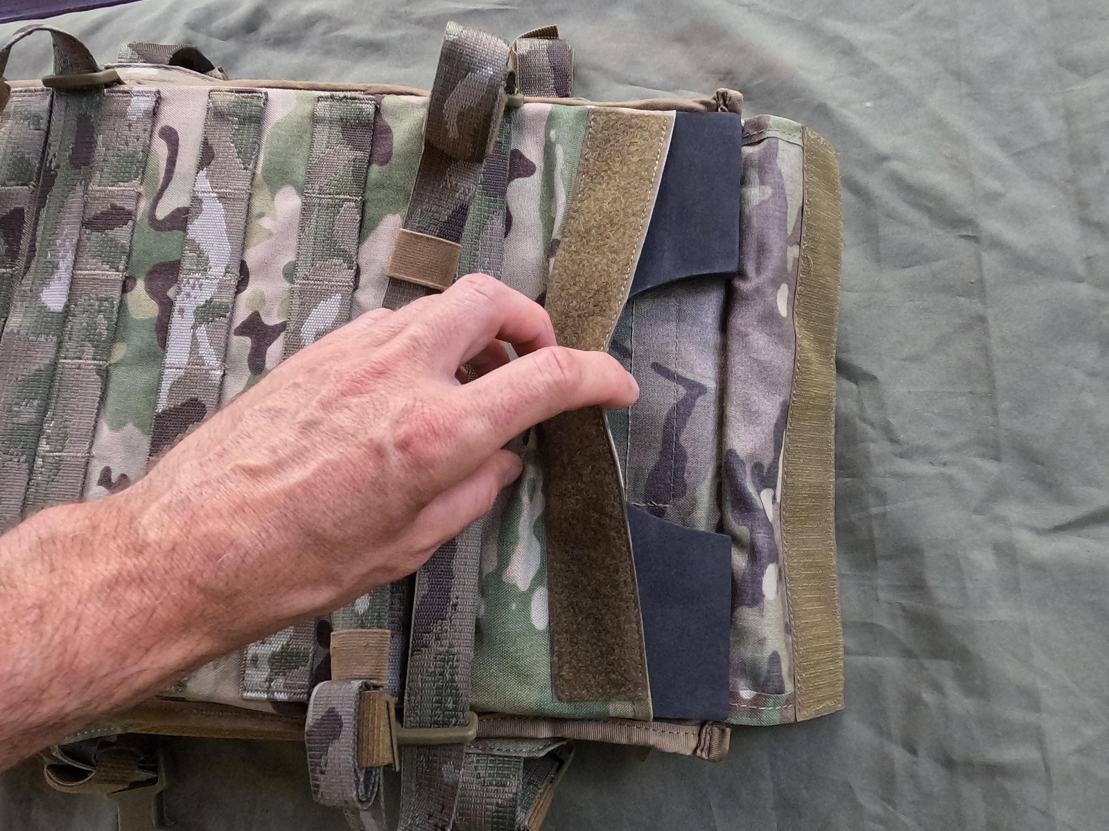 Izberite Karrimor SF Predator vojaški nahrbtnik za prenos oborožitve in streliva na Opremljen.si. Ta taktični nahrbtnik v coyote barvi je idealen za vojake in ljubitelje vojaške opreme. Zagotavlja vam prostornost, vzdržljivost in udobje med prenosom vaše 