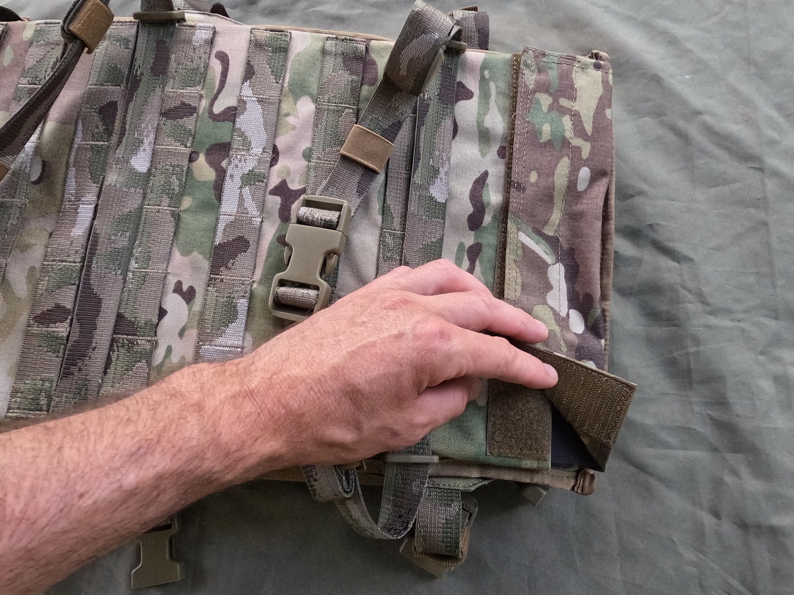 Izberite Karrimor SF Predator vojaški nahrbtnik za prenos oborožitve in streliva na Opremljen.si. Ta taktični nahrbtnik v coyote barvi je idealen za vojake in ljubitelje vojaške opreme. Zagotavlja vam prostornost, vzdržljivost in udobje med prenosom vaše 