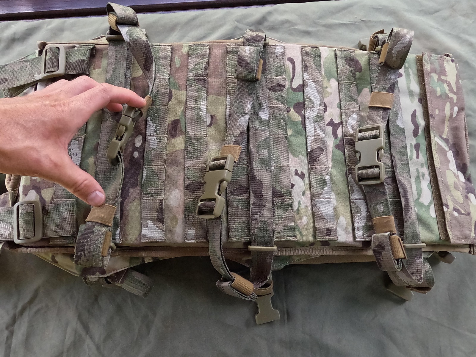 Izberite Karrimor SF Predator vojaški nahrbtnik za prenos oborožitve in streliva na Opremljen.si. Ta taktični nahrbtnik v coyote barvi je idealen za vojake in ljubitelje vojaške opreme. Zagotavlja vam prostornost, vzdržljivost in udobje med prenosom vaše 