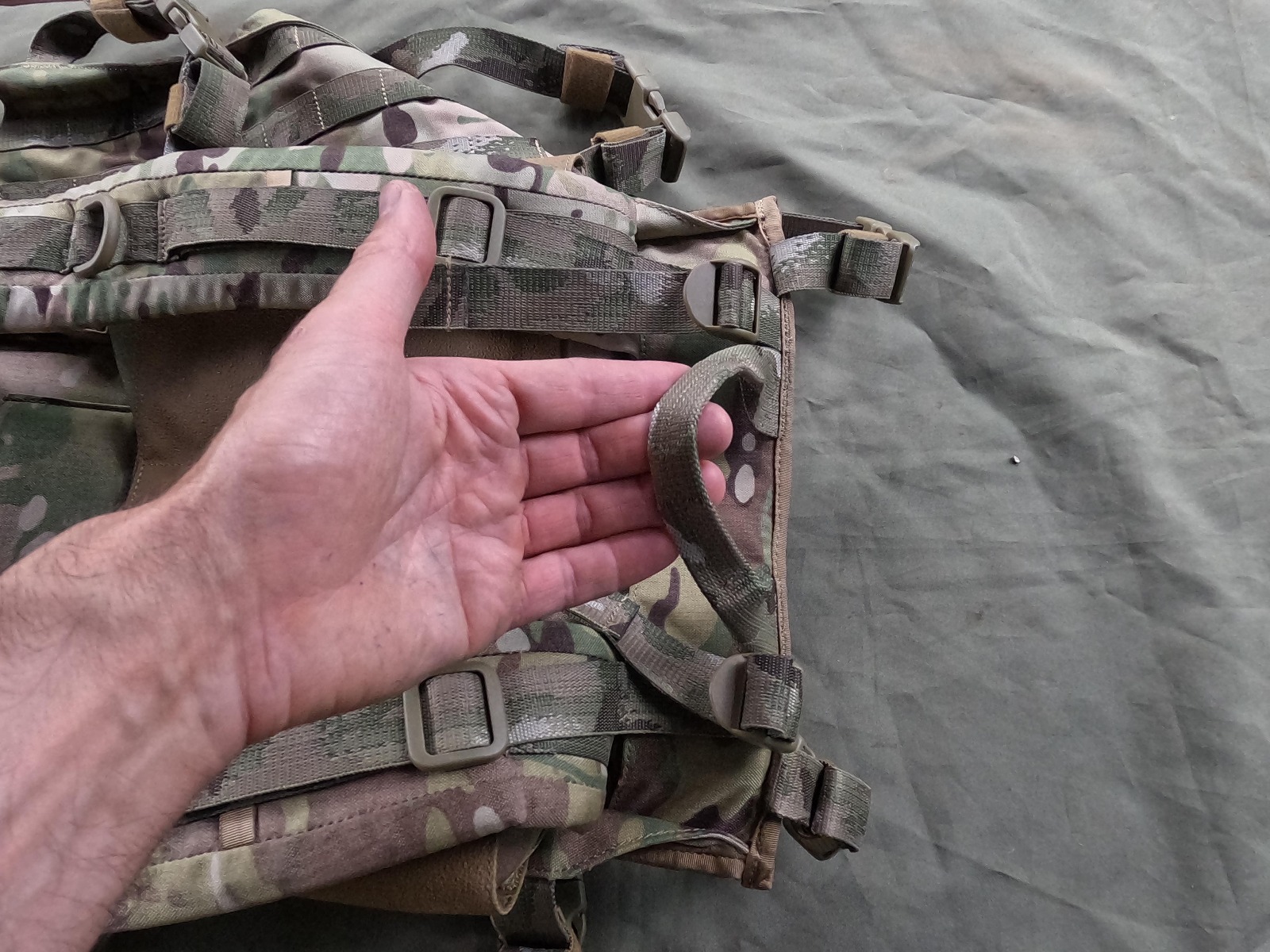 Izberite Karrimor SF Predator vojaški nahrbtnik za prenos oborožitve in streliva na Opremljen.si. Ta taktični nahrbtnik v coyote barvi je idealen za vojake in ljubitelje vojaške opreme. Zagotavlja vam prostornost, vzdržljivost in udobje med prenosom vaše 