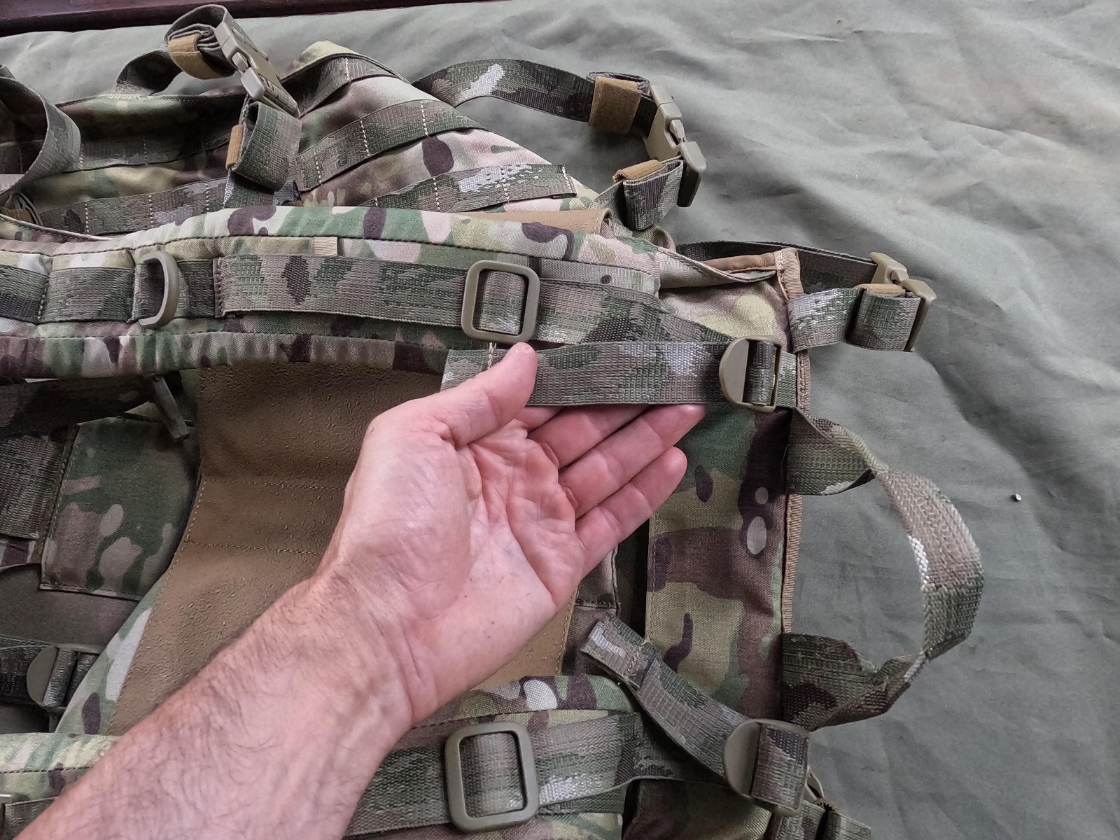 Izberite Karrimor SF Predator vojaški nahrbtnik za prenos oborožitve in streliva na Opremljen.si. Ta taktični nahrbtnik v coyote barvi je idealen za vojake in ljubitelje vojaške opreme. Zagotavlja vam prostornost, vzdržljivost in udobje med prenosom vaše 