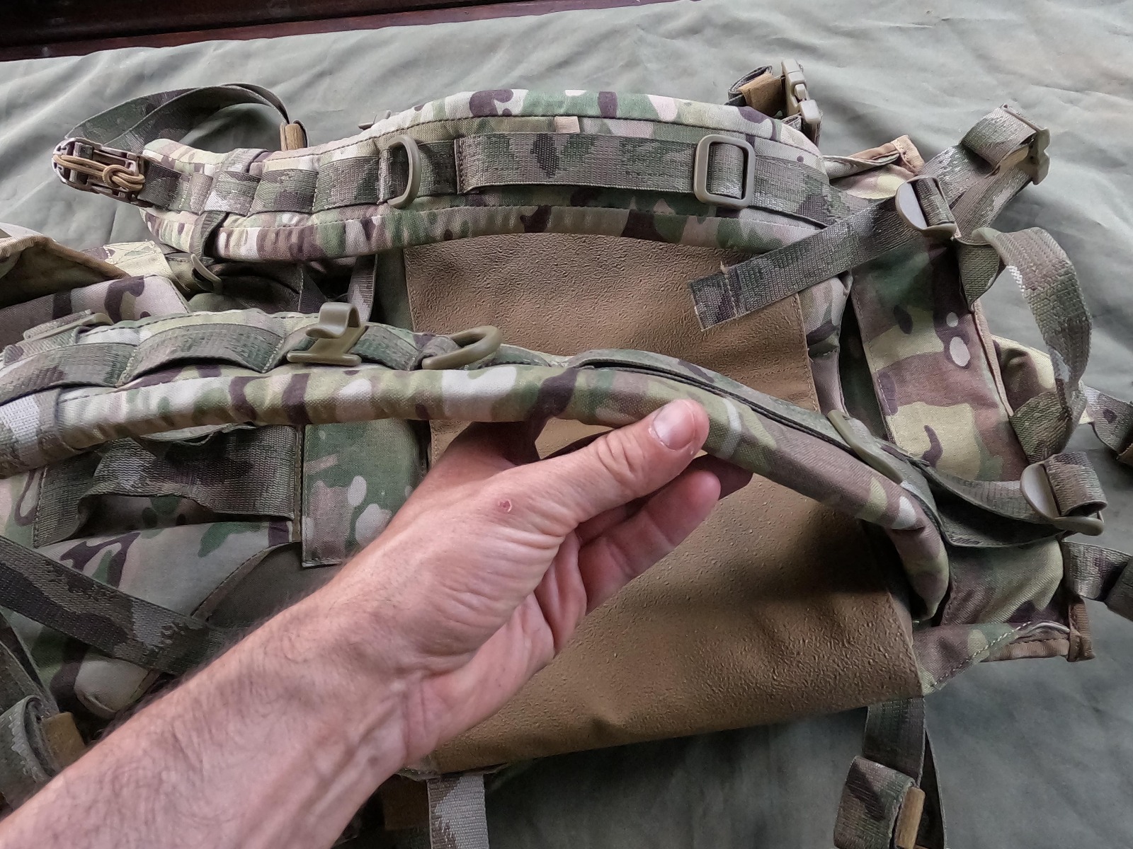 Izberite Karrimor SF Predator vojaški nahrbtnik za prenos oborožitve in streliva na Opremljen.si. Ta taktični nahrbtnik v coyote barvi je idealen za vojake in ljubitelje vojaške opreme. Zagotavlja vam prostornost, vzdržljivost in udobje med prenosom vaše 