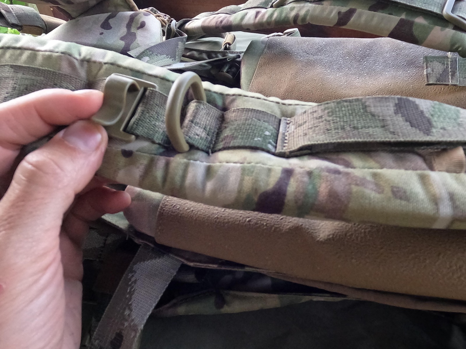 Izberite Karrimor SF Predator vojaški nahrbtnik za prenos oborožitve in streliva na Opremljen.si. Ta taktični nahrbtnik v coyote barvi je idealen za vojake in ljubitelje vojaške opreme. Zagotavlja vam prostornost, vzdržljivost in udobje med prenosom vaše 