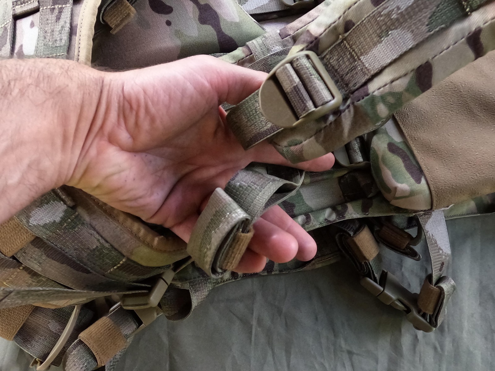 Izberite Karrimor SF Predator vojaški nahrbtnik za prenos oborožitve in streliva na Opremljen.si. Ta taktični nahrbtnik v coyote barvi je idealen za vojake in ljubitelje vojaške opreme. Zagotavlja vam prostornost, vzdržljivost in udobje med prenosom vaše 