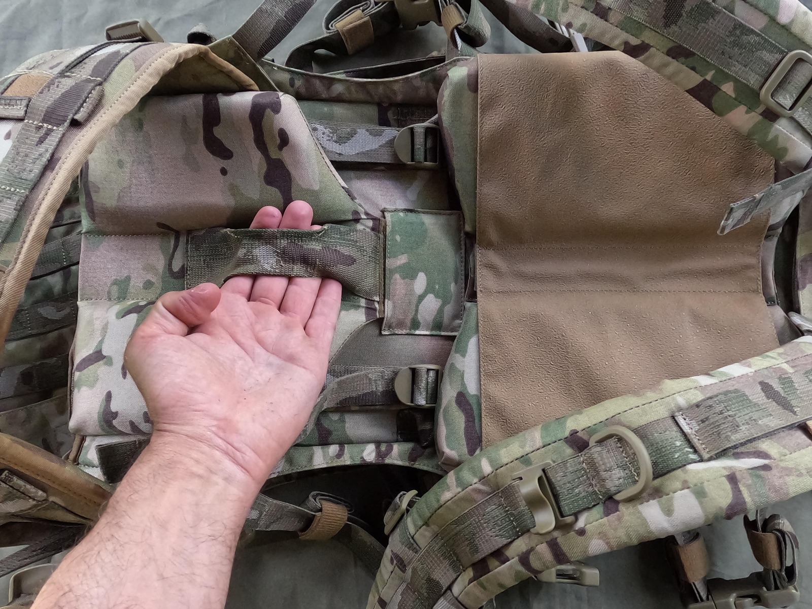 Izberite Karrimor SF Predator vojaški nahrbtnik za prenos oborožitve in streliva na Opremljen.si. Ta taktični nahrbtnik v coyote barvi je idealen za vojake in ljubitelje vojaške opreme. Zagotavlja vam prostornost, vzdržljivost in udobje med prenosom vaše 