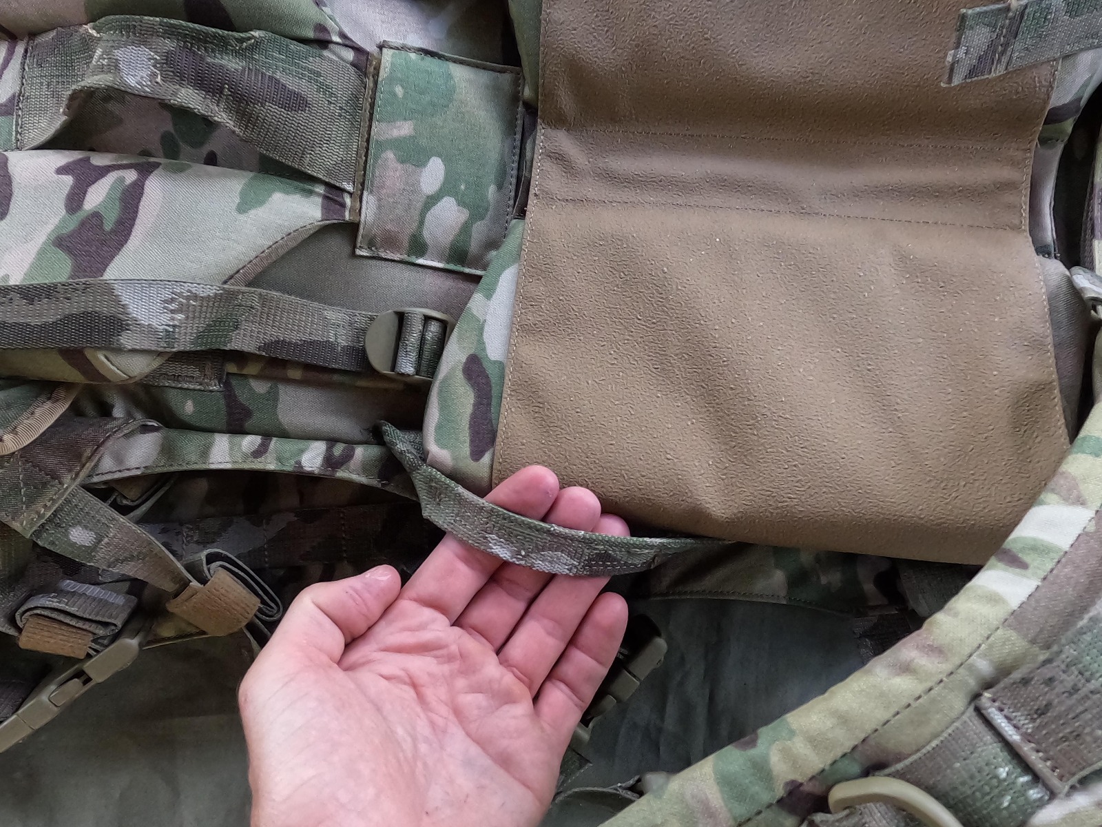 Izberite Karrimor SF Predator vojaški nahrbtnik za prenos oborožitve in streliva na Opremljen.si. Ta taktični nahrbtnik v coyote barvi je idealen za vojake in ljubitelje vojaške opreme. Zagotavlja vam prostornost, vzdržljivost in udobje med prenosom vaše 