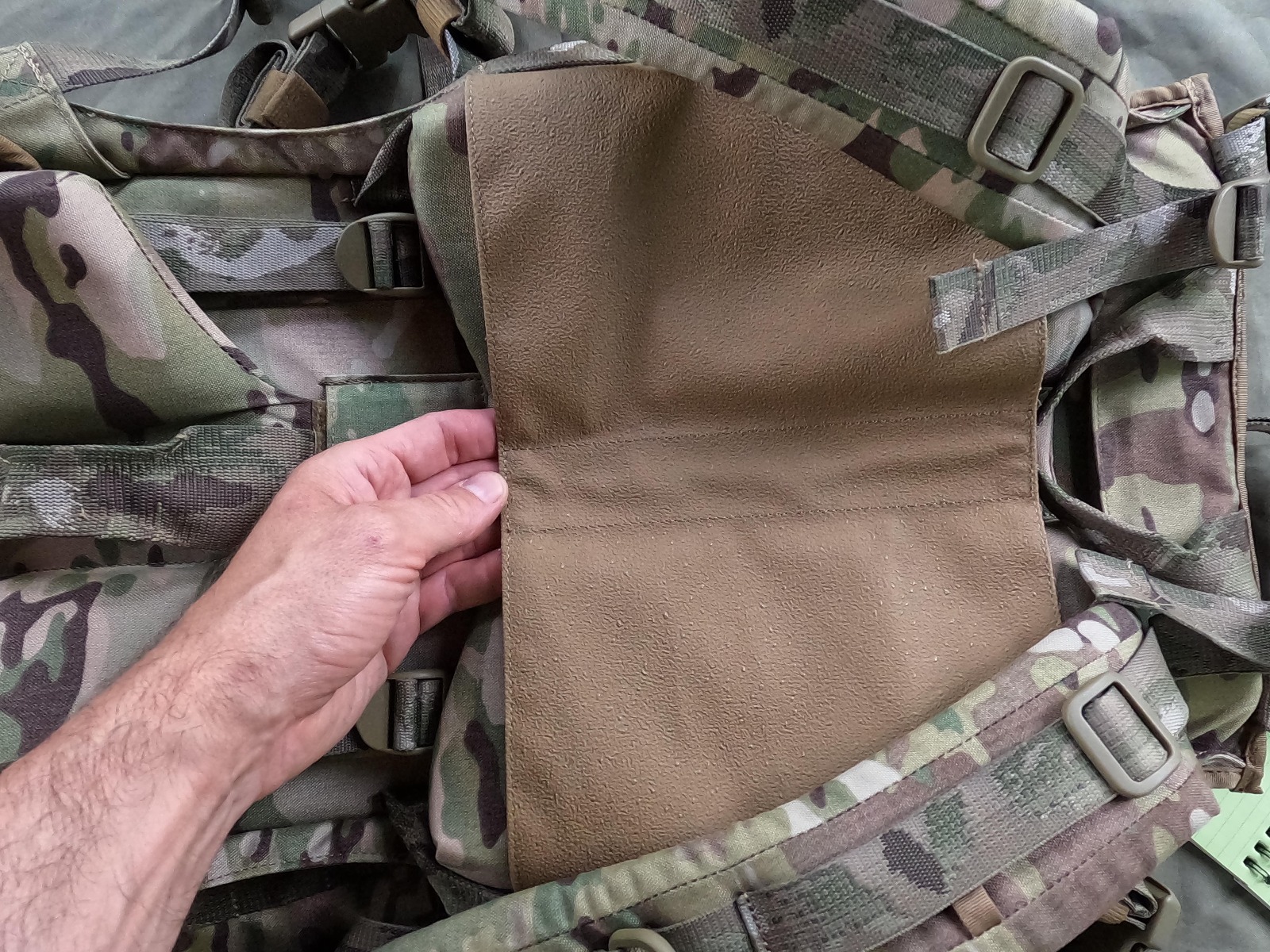 Izberite Karrimor SF Predator vojaški nahrbtnik za prenos oborožitve in streliva na Opremljen.si. Ta taktični nahrbtnik v coyote barvi je idealen za vojake in ljubitelje vojaške opreme. Zagotavlja vam prostornost, vzdržljivost in udobje med prenosom vaše 