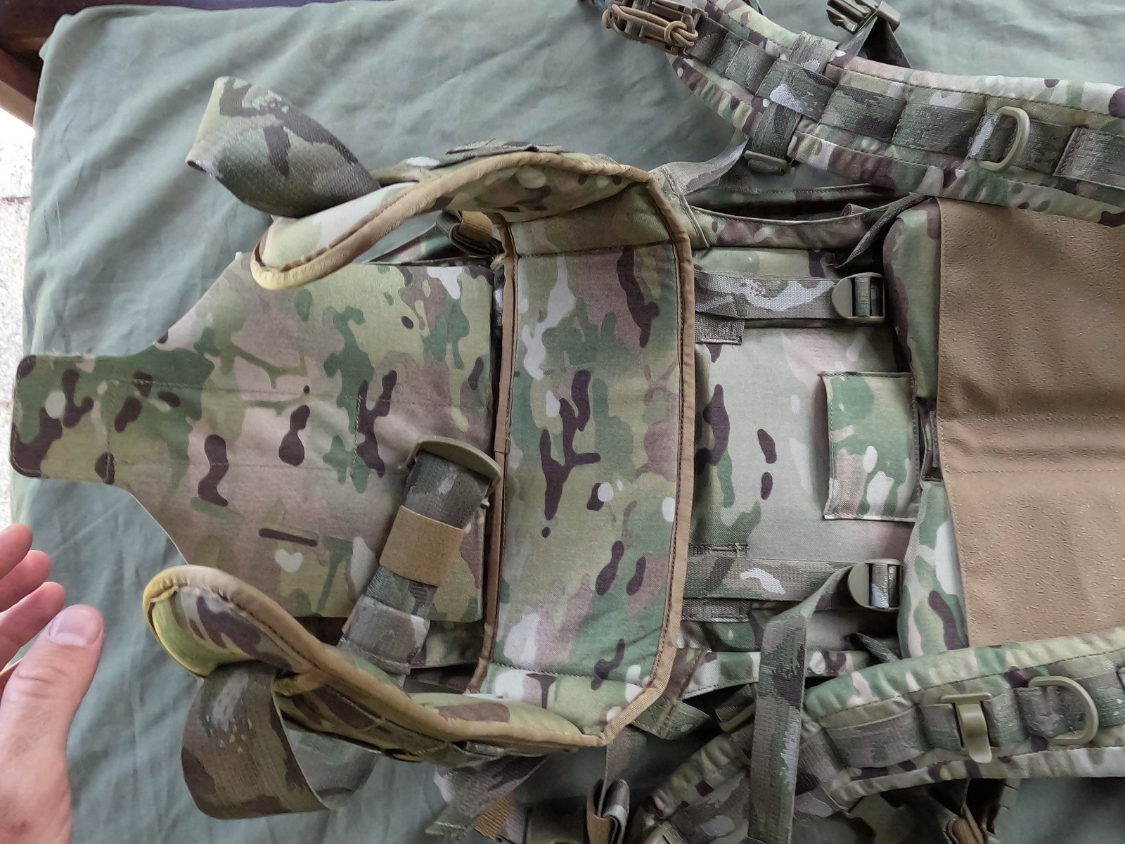 Izberite Karrimor SF Predator vojaški nahrbtnik za prenos oborožitve in streliva na Opremljen.si. Ta taktični nahrbtnik v coyote barvi je idealen za vojake in ljubitelje vojaške opreme. Zagotavlja vam prostornost, vzdržljivost in udobje med prenosom vaše 