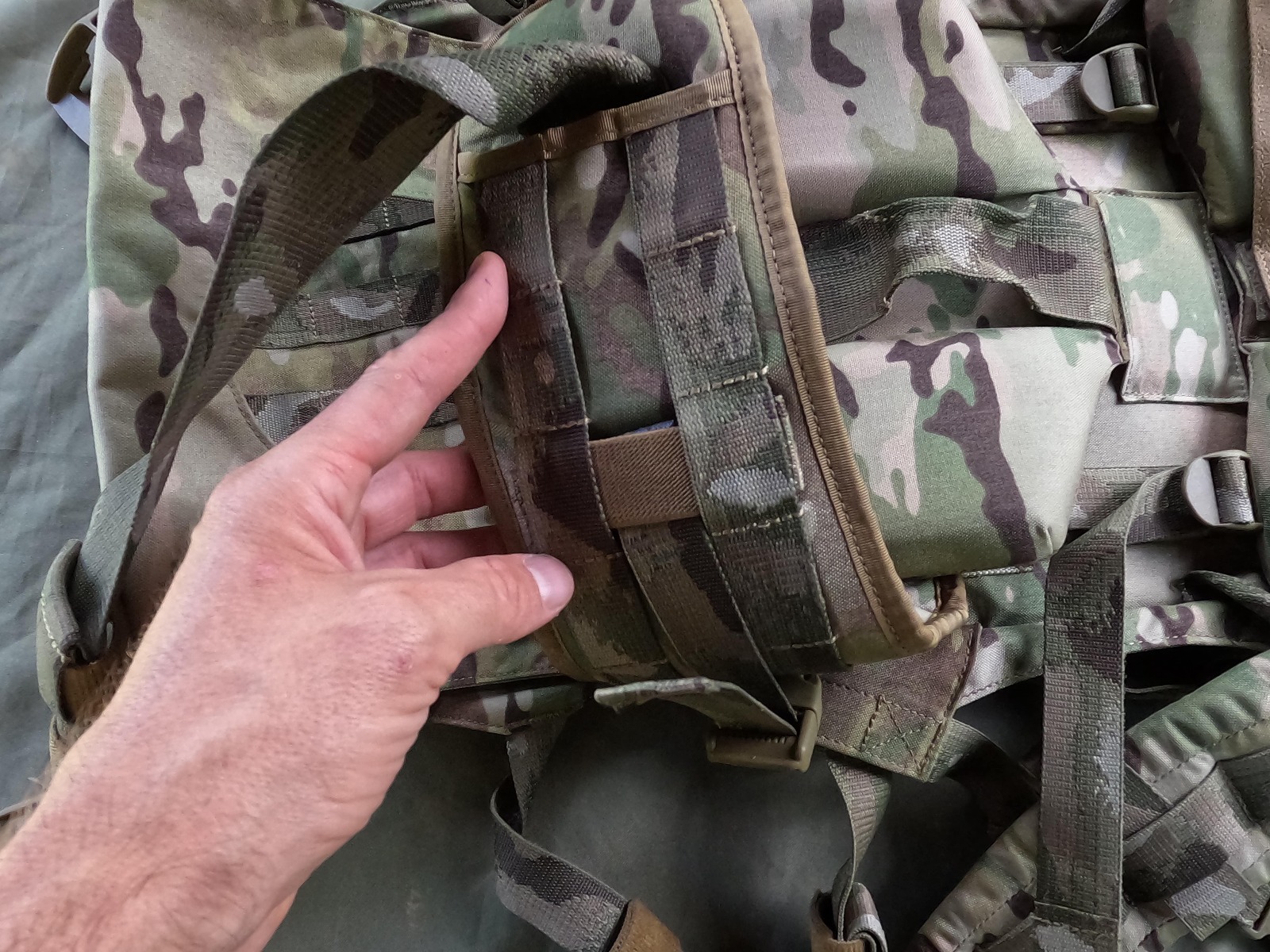 Izberite Karrimor SF Predator vojaški nahrbtnik za prenos oborožitve in streliva na Opremljen.si. Ta taktični nahrbtnik v coyote barvi je idealen za vojake in ljubitelje vojaške opreme. Zagotavlja vam prostornost, vzdržljivost in udobje med prenosom vaše 