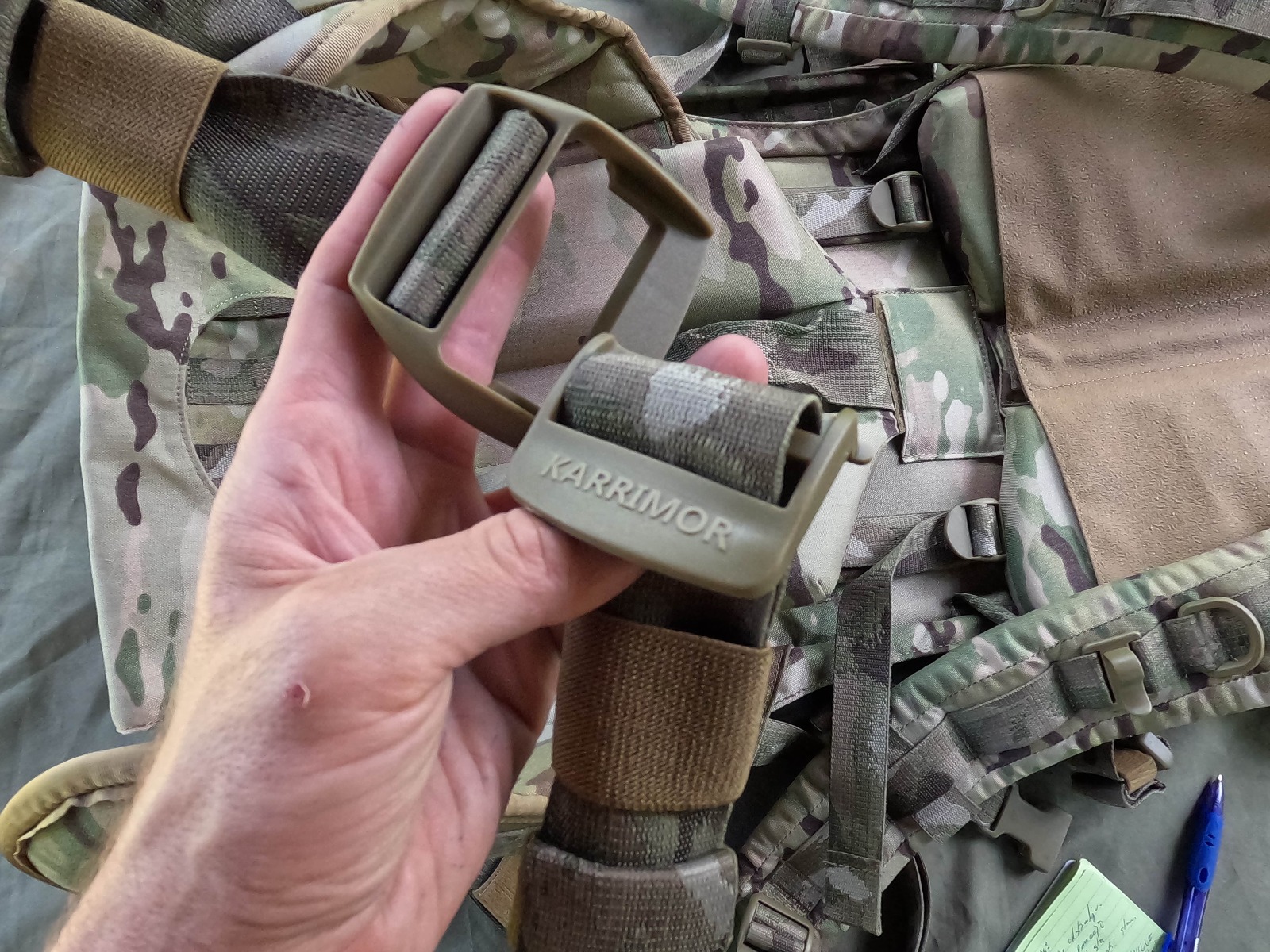 Izberite Karrimor SF Predator vojaški nahrbtnik za prenos oborožitve in streliva na Opremljen.si. Ta taktični nahrbtnik v coyote barvi je idealen za vojake in ljubitelje vojaške opreme. Zagotavlja vam prostornost, vzdržljivost in udobje med prenosom vaše 