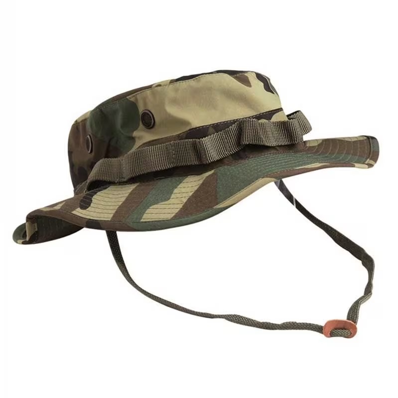 Odkrijte vojaški 3-slojni nepremočljivi klobuk US od trilaminat GI Boonie Hat v woodland maskirnem vzorcu. Uživajte v udobju, zaščiti pred soncem in dežjem ter vsestranski uporabi pri pohodništvu, kampiranju in drugih avanturah na prostem. Zagotovite si 