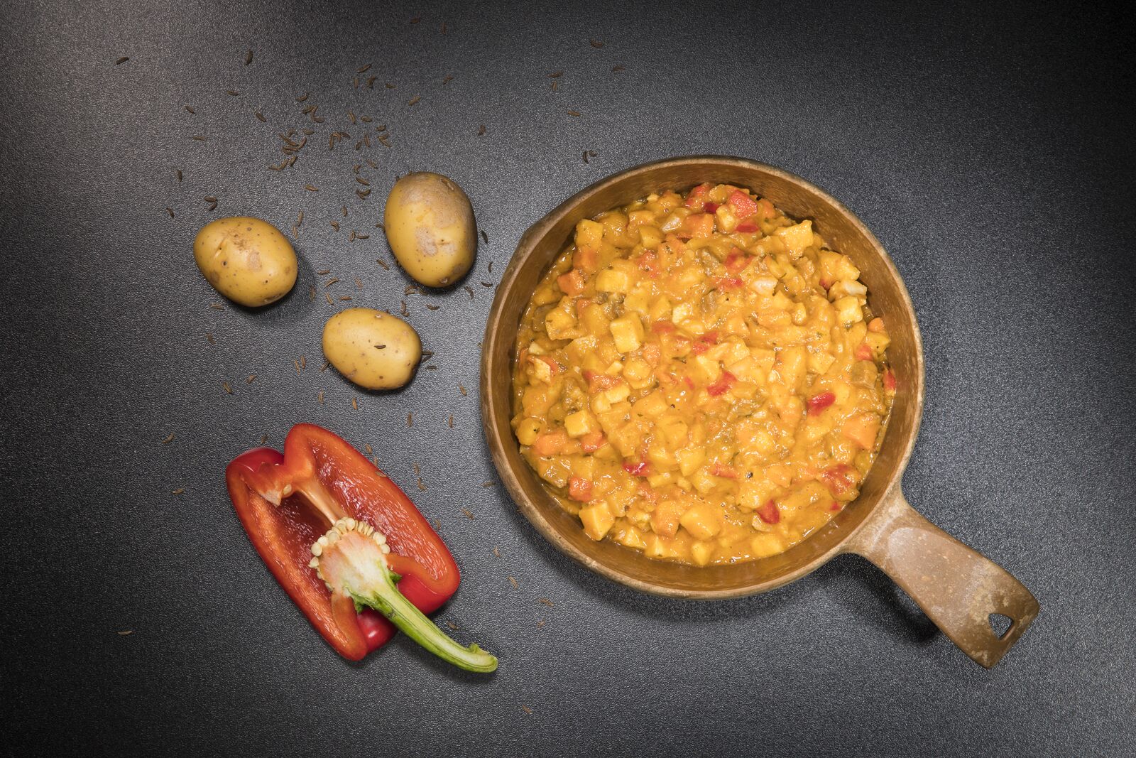 Uživajte v okusni enolončici z govedino in krompirjem s Tactical Foodpack za vse vaše avanture na prostem. Popolna hrana za na pot, ki vam bo dala energijo in zadovoljila vaše brbončice.