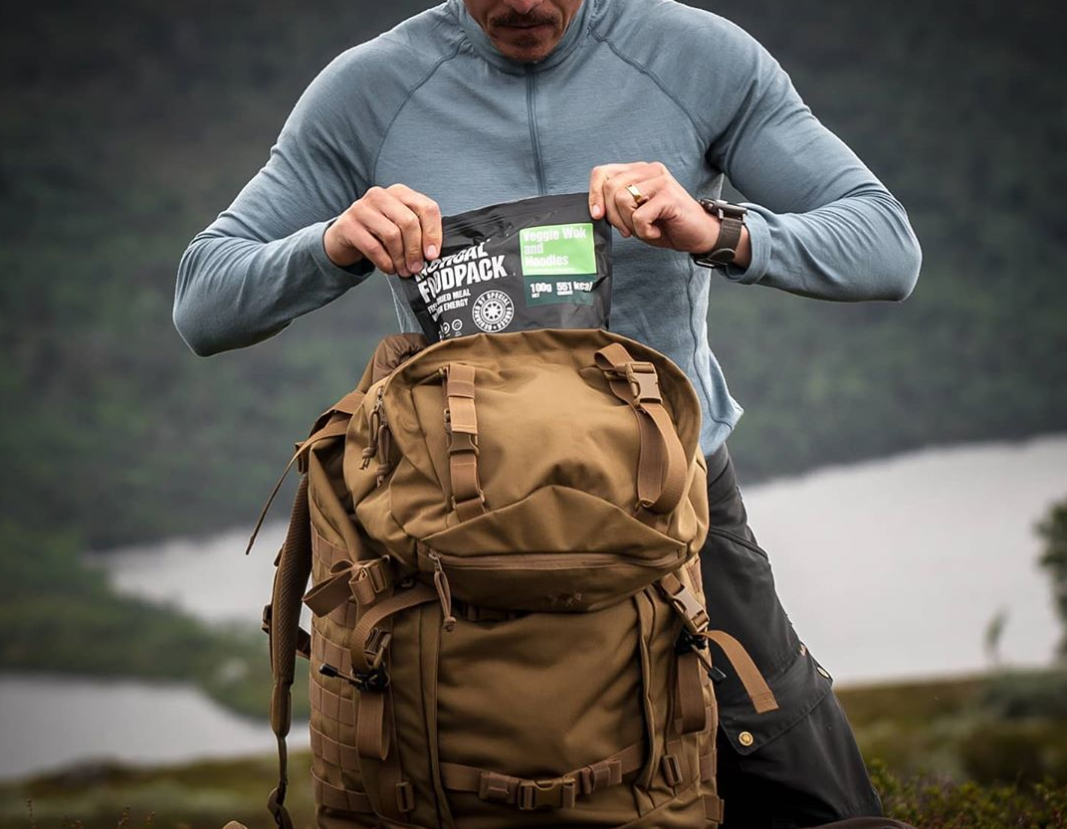 Tactical Foodpack je popolna rešitev za aktivne posameznike, ki se ukvarjajo s športom na prostem. Taktična prehrana je zasnovana posebej za potrebe športnikov in vključuje raznolike obroke, ki zagotavljajo zadostno energijo in hranila za optimalno uspešnost. Preizkusite Tactical Foodpack in izkusite razliko v svojih aktivnostih na prostem.