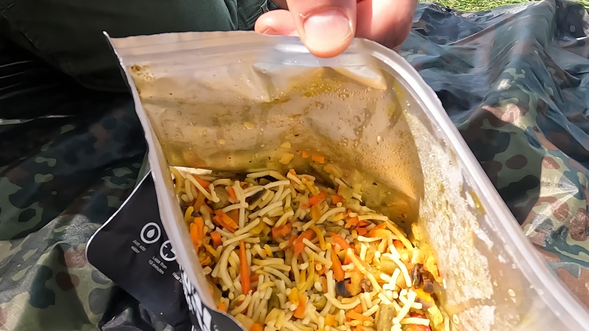Tactical Foodpack vegetarijanski vok z rezanci je popoln obrok za avanturiste. Enostaven za pripravo, hranljiv in okusen. Idealen za pohodnike, kolesarje in vse, ki uživajo v naravi. Preizkusite ga zdaj in si zagotovite energijo na poti! Nakup na Opremljen.si.
