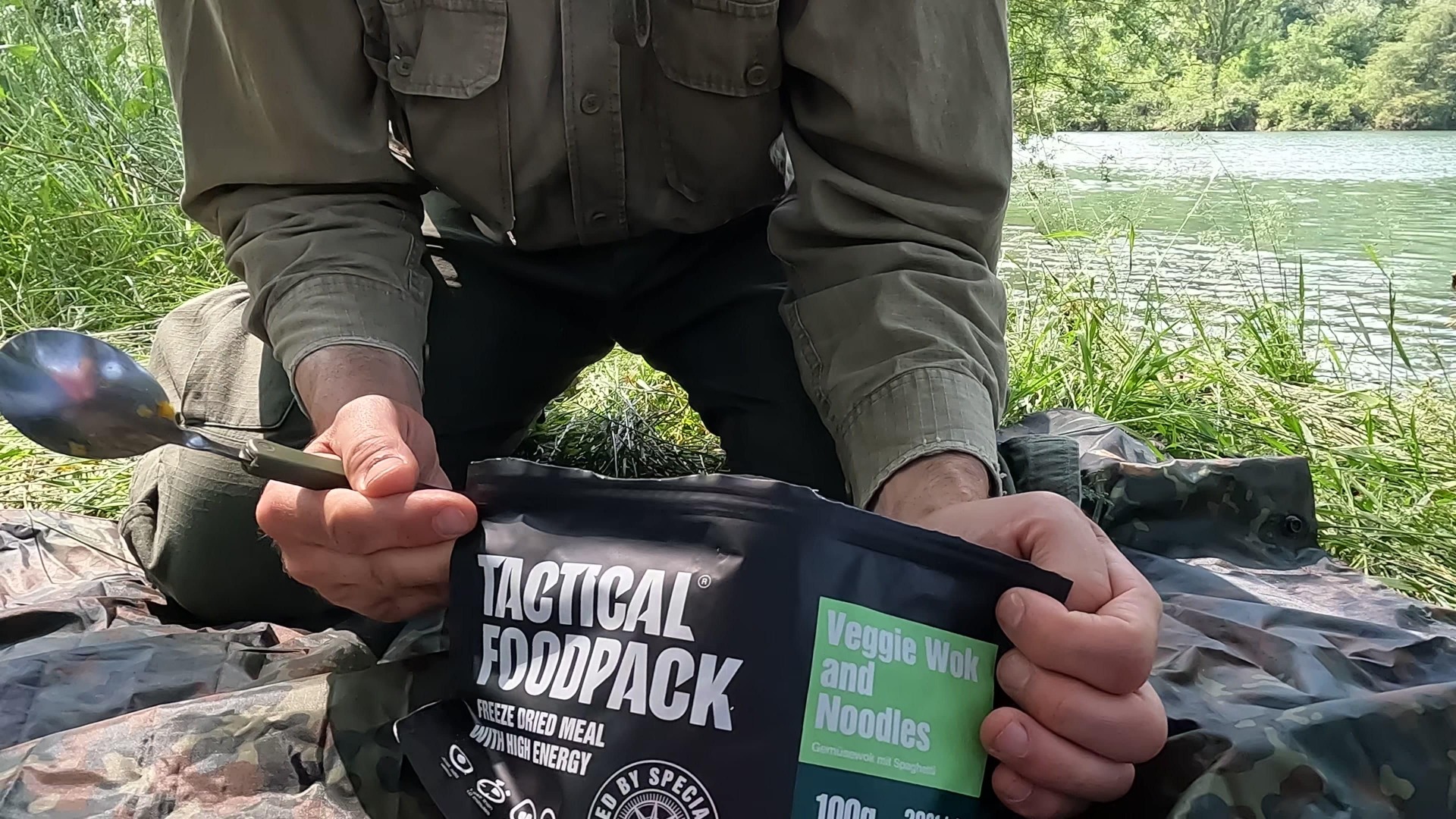 Tactical Foodpack vegetarijanski vok z rezanci je popoln obrok za avanturiste. Enostaven za pripravo, hranljiv in okusen. Idealen za pohodnike, kolesarje in vse, ki uživajo v naravi. Preizkusite ga zdaj in si zagotovite energijo na poti! Nakup na Opremljen.si.