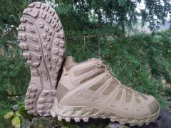 AKU TACTICAL škorenj Selvatica Tactical MID GTX je obutev zasnovana za hitra posredovanja na različnih terenih