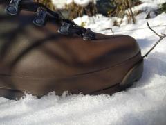 AKU TACTICAL škorenj GRIFFON GTX COMBAT MOD je obutev zasnovana kot vojaški delovni škorenj ter kot vojaški jurišni škorenj za uporabo v hladnem podnebju in gorskem okolju.