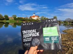 Nepogrešljiv obrok za avanturiste: Okusni Vegetarijanski Vok z Rezanci od Tactical Foodpack