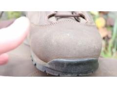 AKU TACTICAL škorenj model PILGRIM GTX COMBAT FG M MOD ima sprednji del škornja dodatno ojačan za večjo zaščito prstov s hkratnim ohranjanjem udobnosti