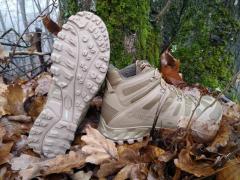 AKU TACTICAL škorenj Selvatica Tactical MID GTX je obutev zasnovana za hitra posredovanja na različnih terenih.