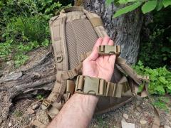Nahrbtnik Karrimor SF Predator 30 ima zmerno oblazinjen pas za boke s PALS trakovi za pritrjevanje dodatni manjših torbic, kot so prva pomoč, jedilni pribor, kompas, multifunkcijsko orodje,…