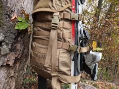 Nahrbtnik Karrimor SF Predator 30 ima na spodnjem delu obeh stranic vodila za smuči, kar je odlična funkcionalnost za vse tiste, ki se ukvarjate s turnim smučanjem ali smučanjem v gorah.