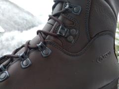 Sneg, led, mraz... Dobra obutev je nuja! Le kdo bi vedel kaj je dobra zimska obutev, bolje od severnjakov. AKU TACTICAL škorenj GRIFFON GTX COMBAT