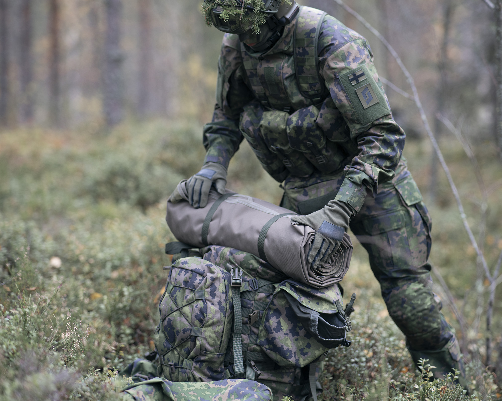 ojaška talna podloga za v šotor za 20 oseb finskih obrambnih sil Savotta FDF 20-HQ ter Savotta FDF 20 svetlo sive barve